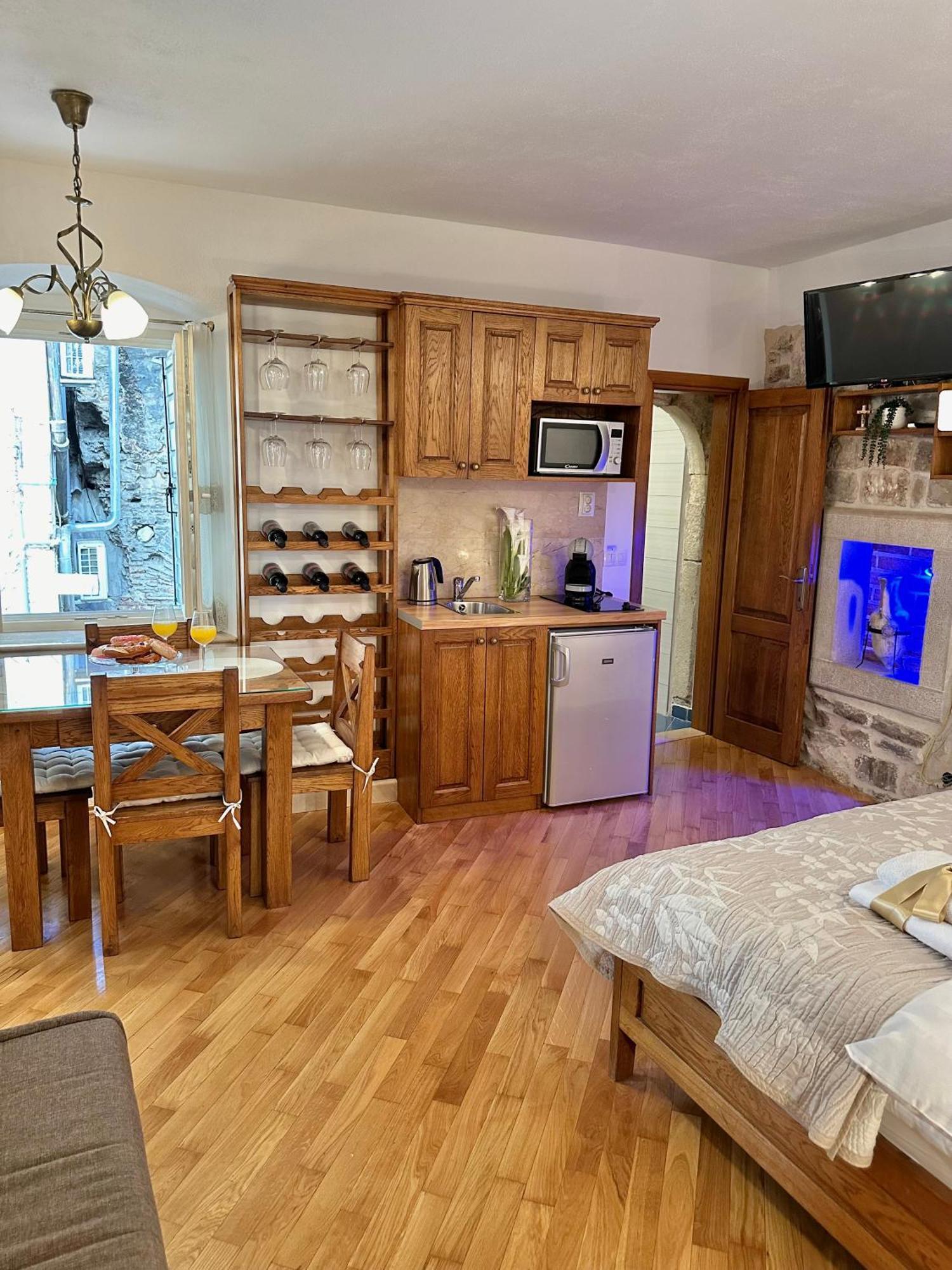 Diocletian Wine Studio Apartment II Split Exterior photo